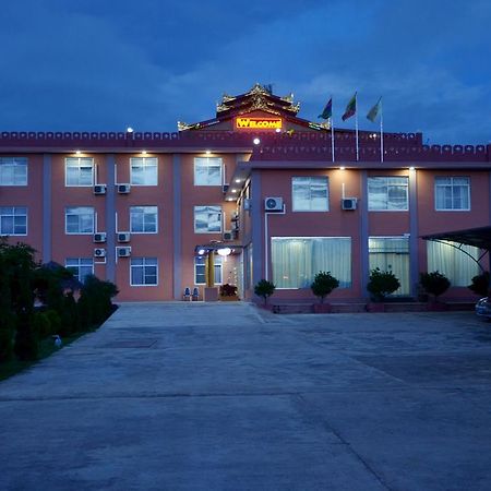 Myat Nan Taw Hotel ลอยก่อ ภายนอก รูปภาพ