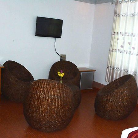 Myat Nan Taw Hotel ลอยก่อ ภายนอก รูปภาพ