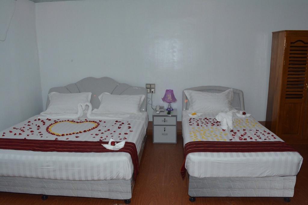 Myat Nan Taw Hotel ลอยก่อ ภายนอก รูปภาพ