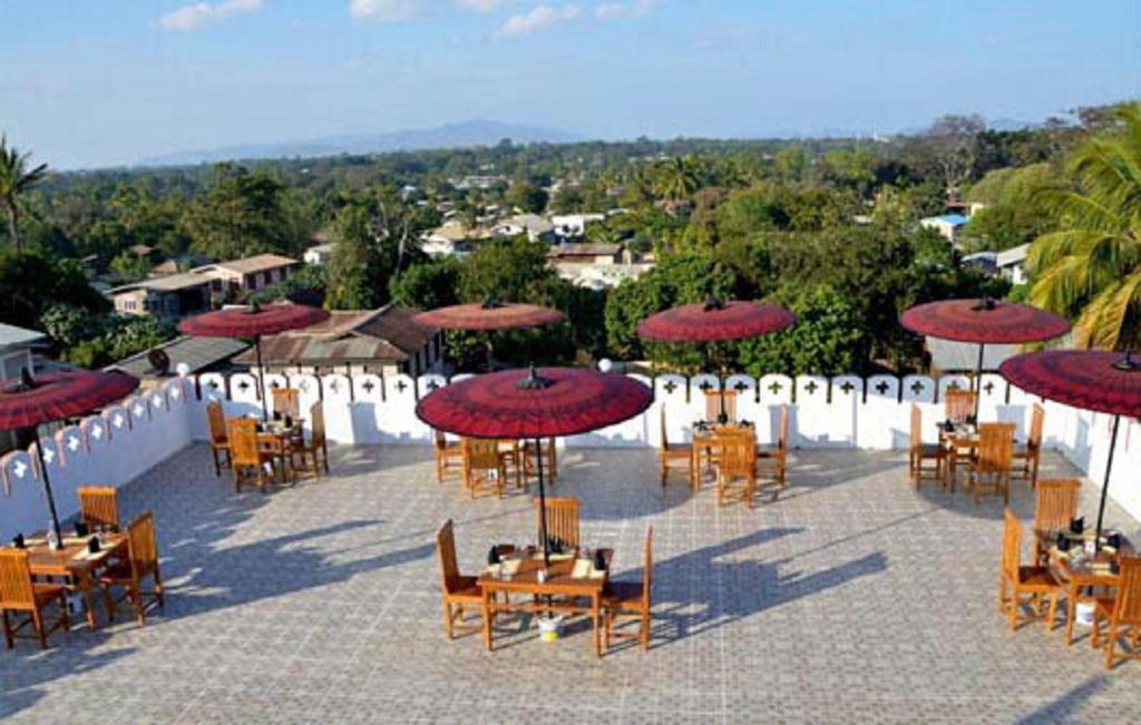 Myat Nan Taw Hotel ลอยก่อ ภายนอก รูปภาพ