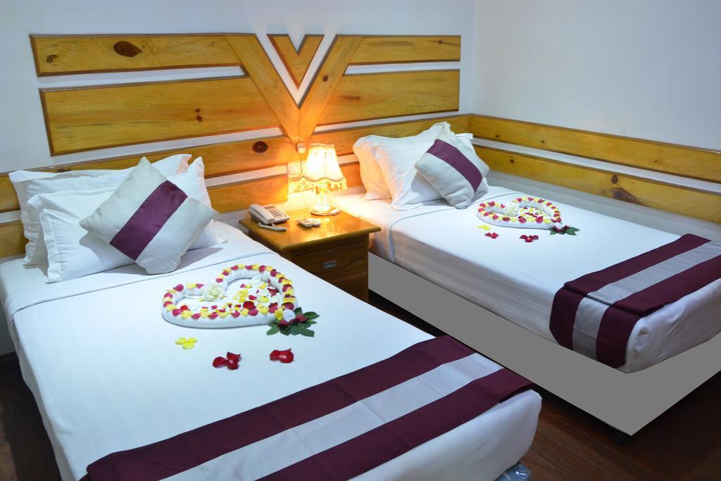 Myat Nan Taw Hotel ลอยก่อ ภายนอก รูปภาพ