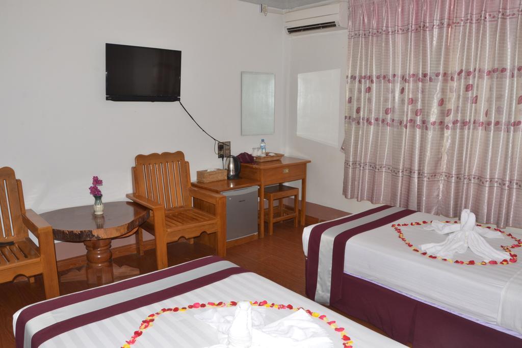 Myat Nan Taw Hotel ลอยก่อ ภายนอก รูปภาพ
