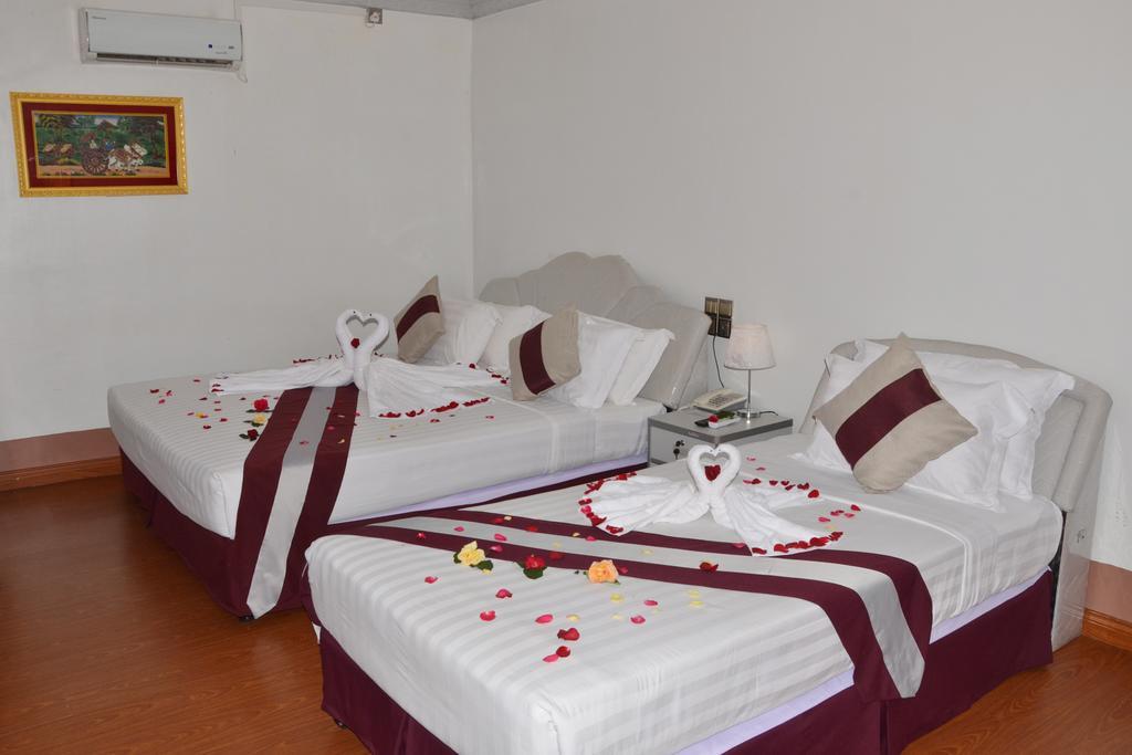 Myat Nan Taw Hotel ลอยก่อ ภายนอก รูปภาพ