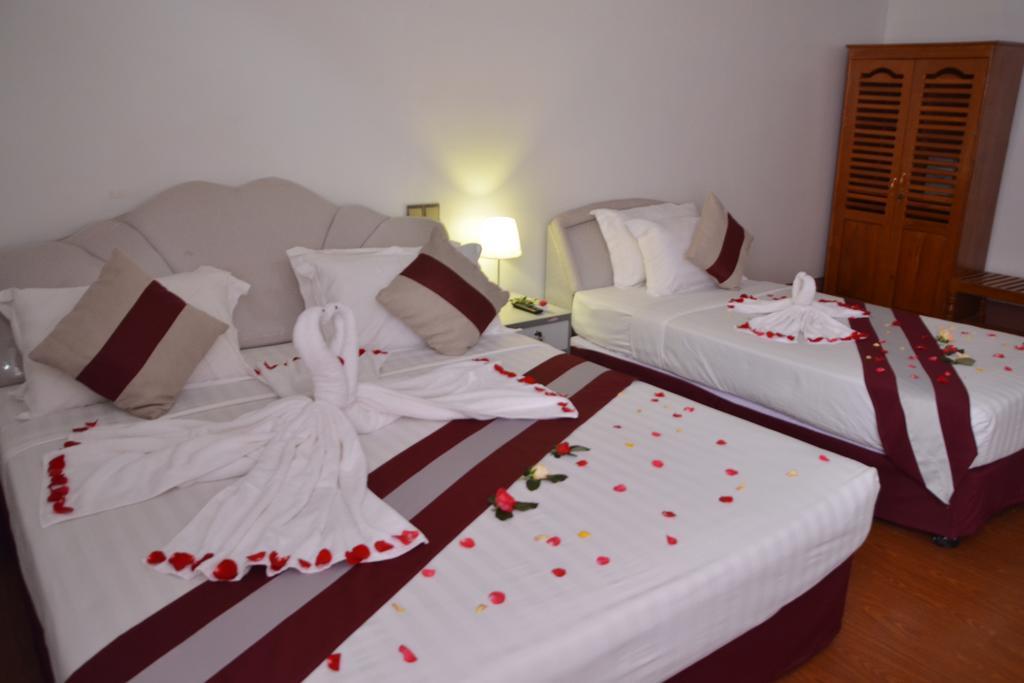 Myat Nan Taw Hotel ลอยก่อ ภายนอก รูปภาพ