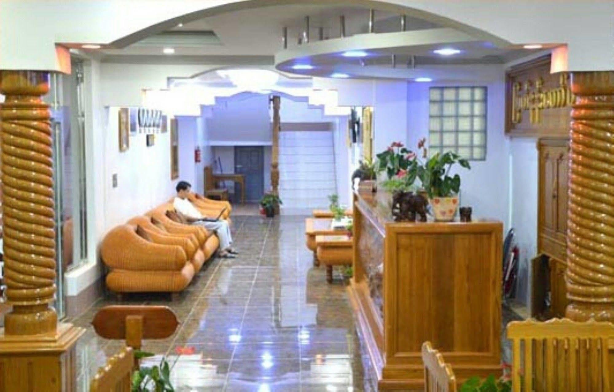 Myat Nan Taw Hotel ลอยก่อ ภายนอก รูปภาพ