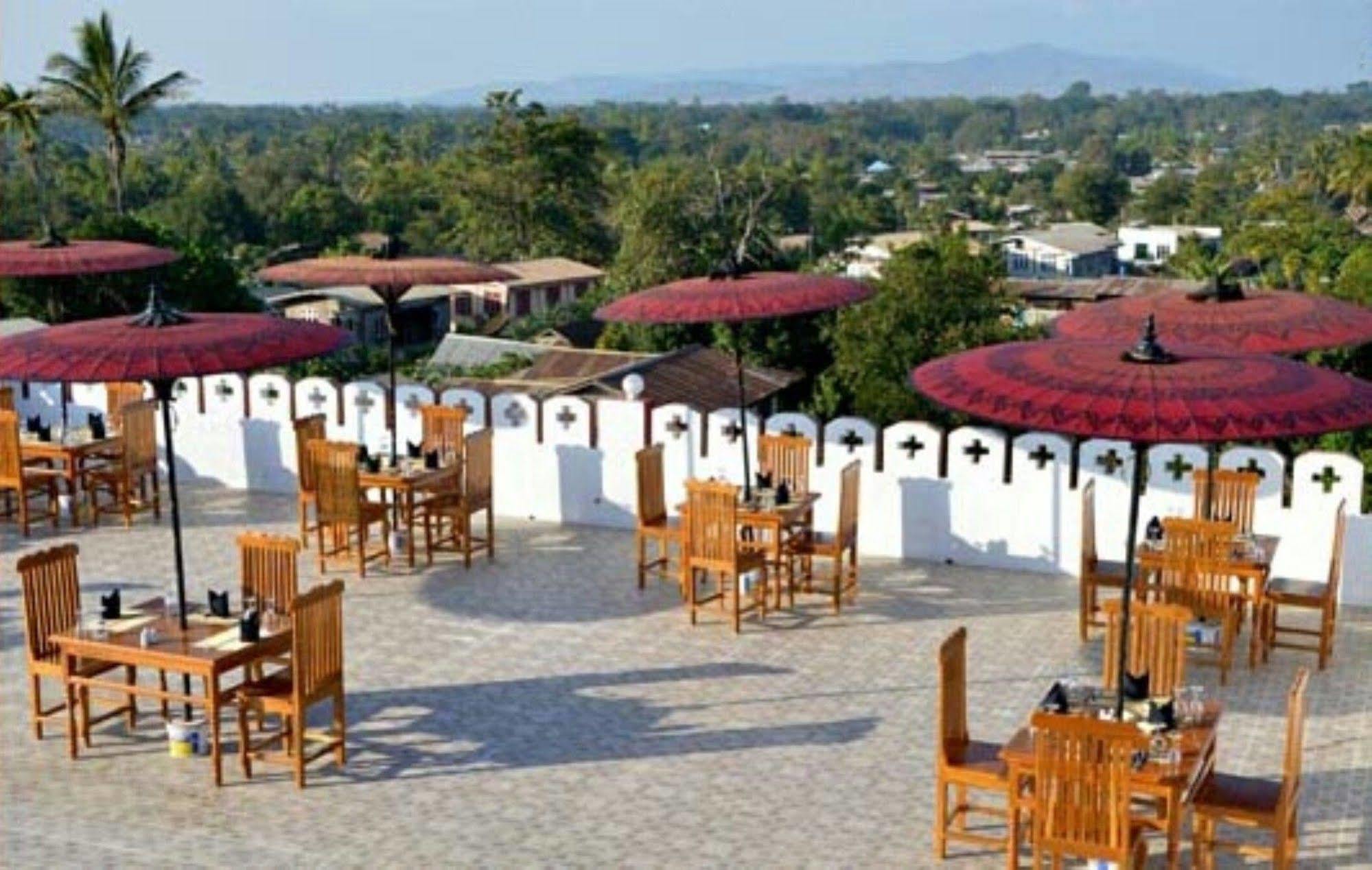 Myat Nan Taw Hotel ลอยก่อ ภายนอก รูปภาพ