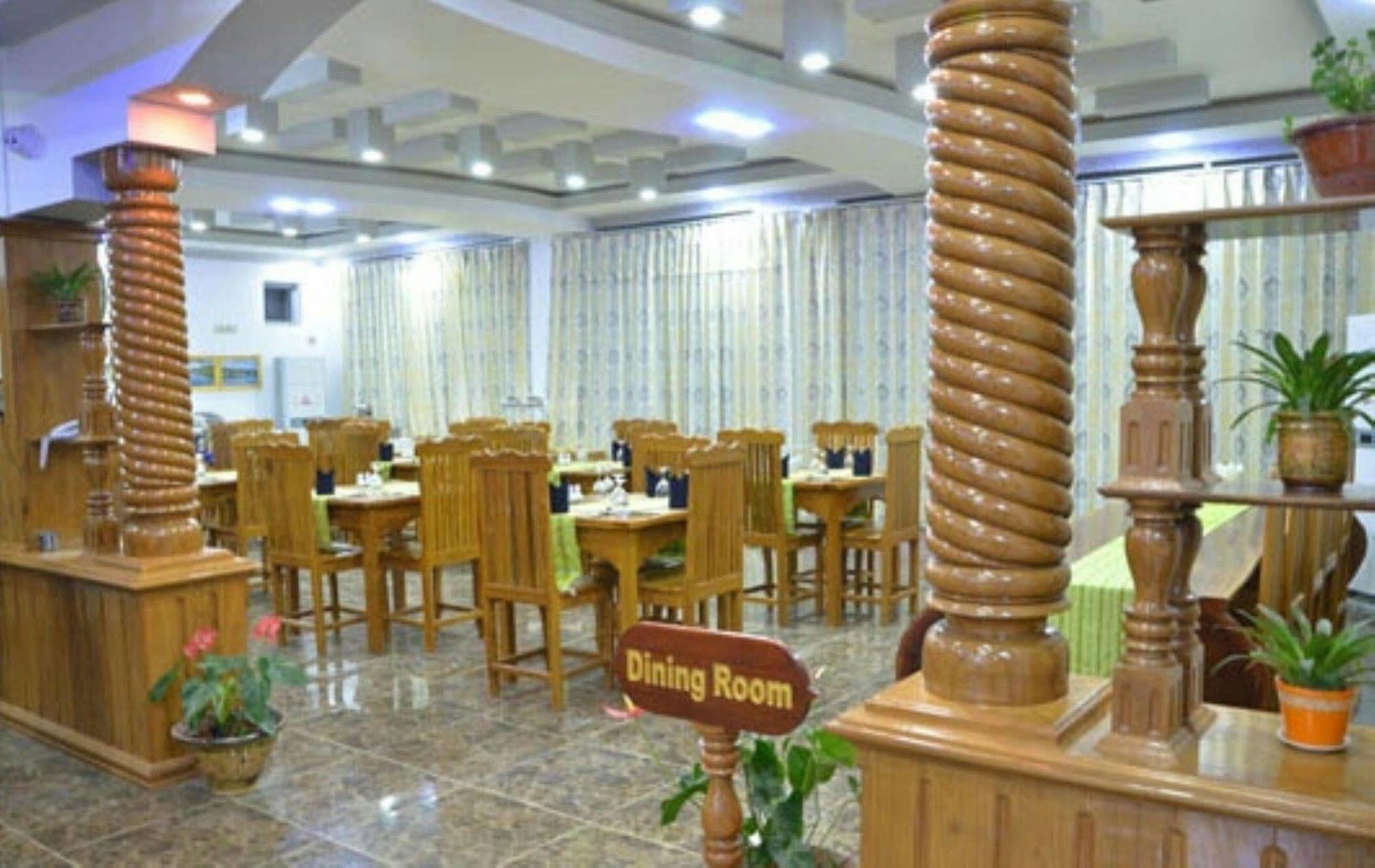 Myat Nan Taw Hotel ลอยก่อ ภายนอก รูปภาพ